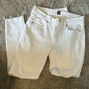 NWOT Gap White Jeans with Distressed Hem